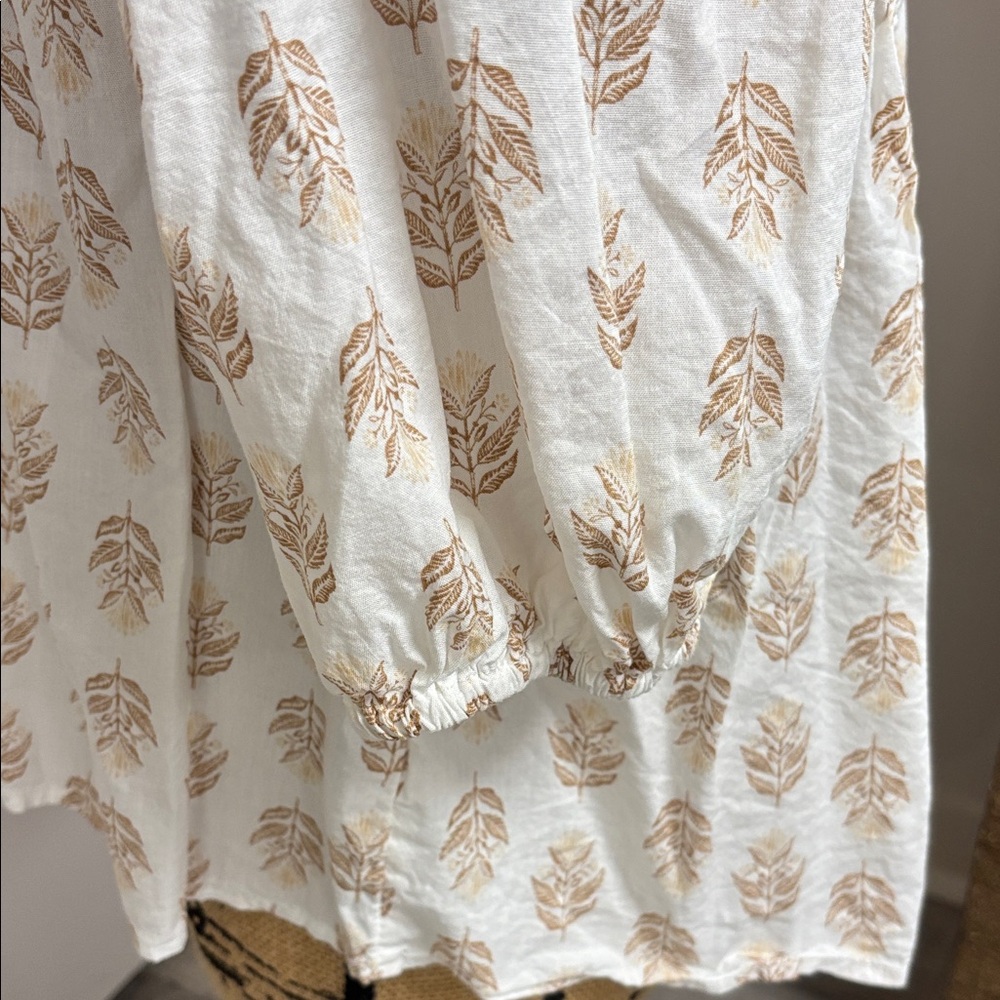 Old Navy White and Tan Wheat Pattern Cropped Peasant Blouse - Picture 5 of 6